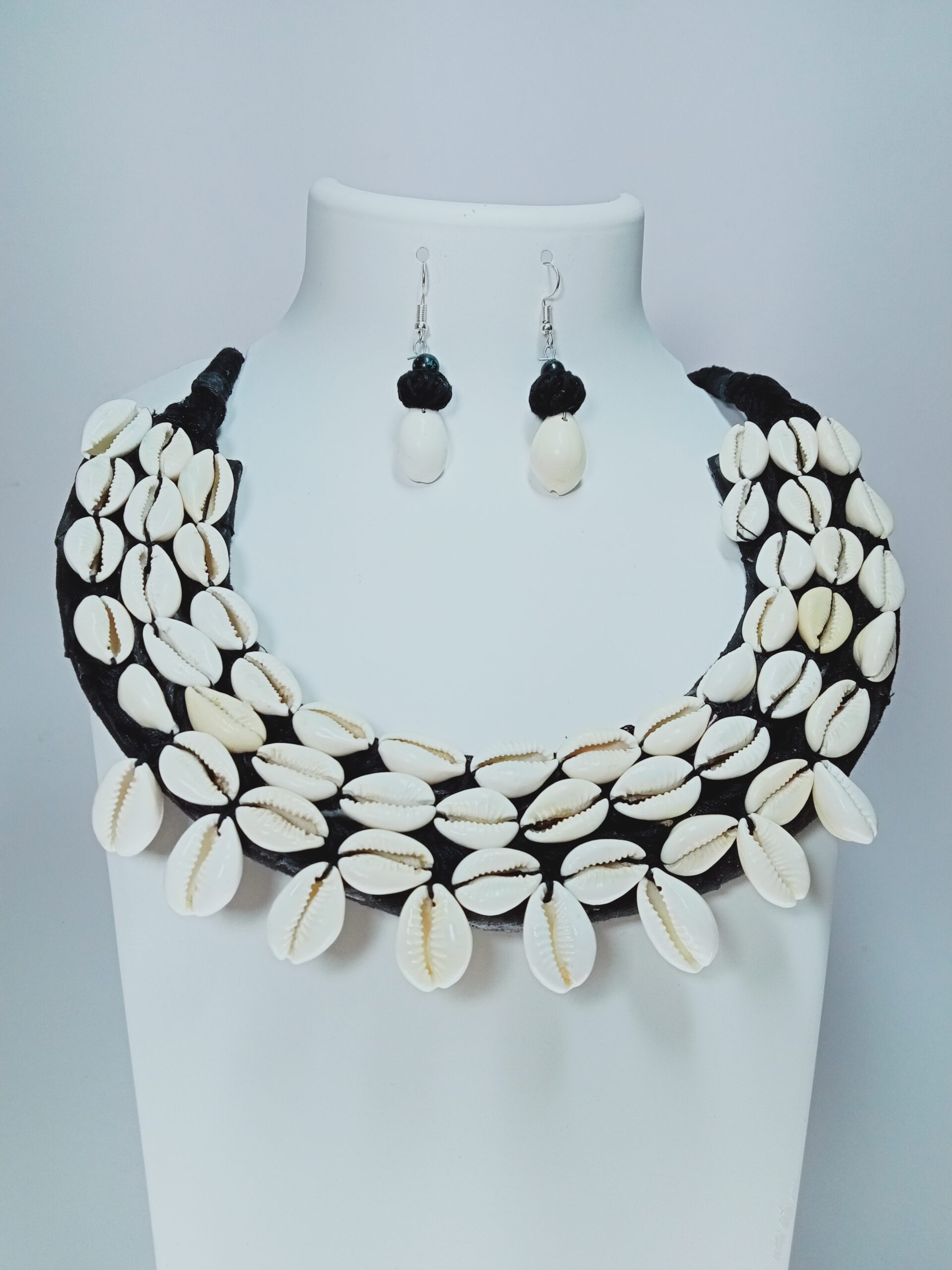 Three Layered Handcrafted Cowrie Beach Jewellery Necklace Set For Girls And Women