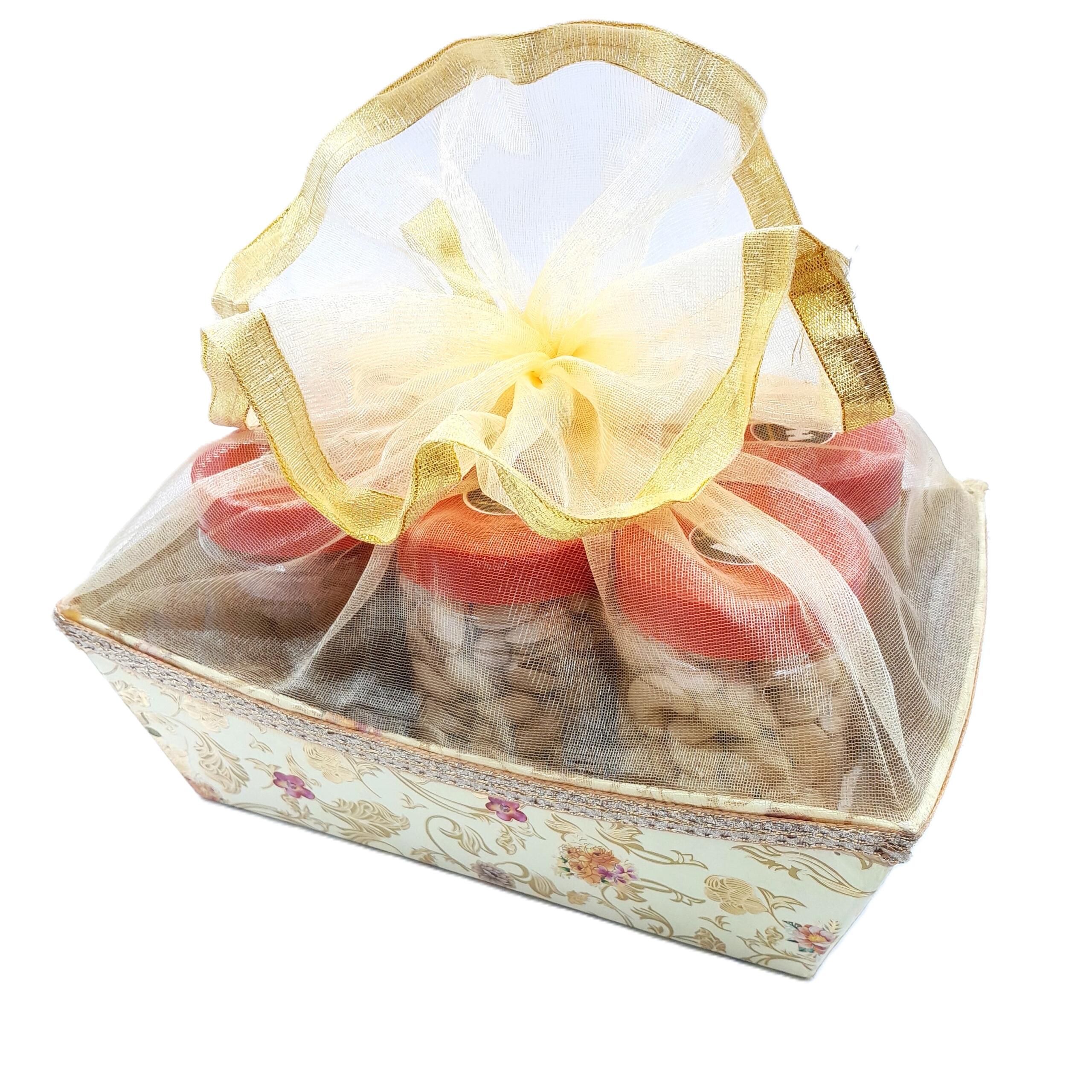 Sab Se Special Dry Fruits Gift Pack - 1020g (California Almond 180g, W240 Kaju 180g, Chili Akhrot Giri 120g, Salted Pista 180g, Yellow Kishmish 180g, Black Kishmish 180g) | Pack of 6 Pet Jars